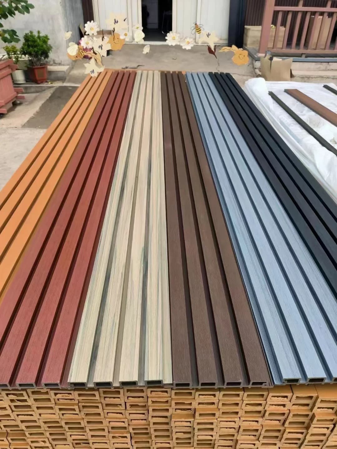Pengiriman Panel Dinding WPC: 3 Risiko Utama & Bagaimana Necowood Melindungi Kontainer Anda